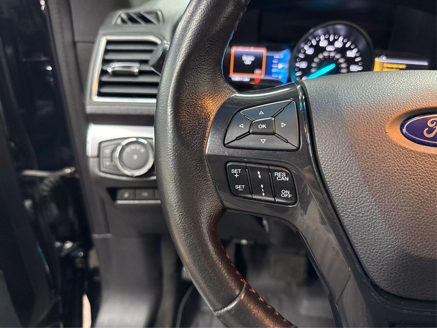 2016 Ford Explorer - Image 26
