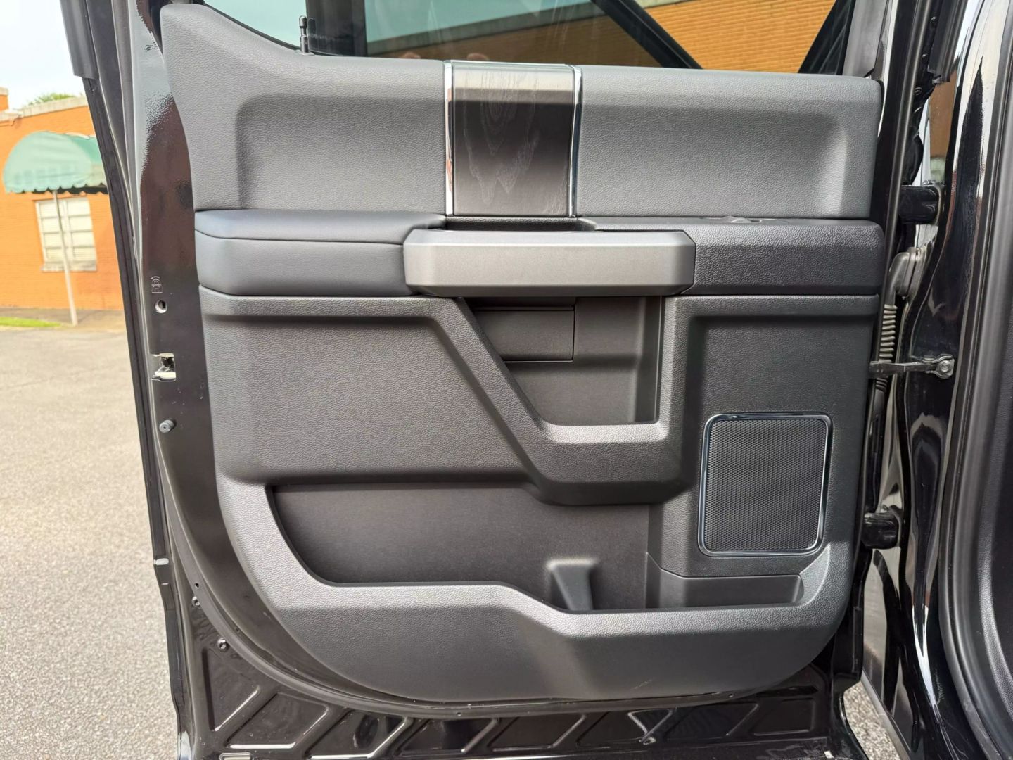 2019 Ford F350 Super Duty Crew Cab - Image 17