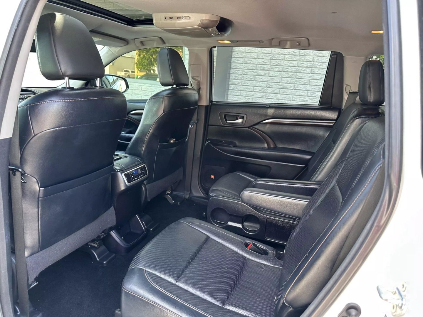 2014 Toyota Highlander - Image 16