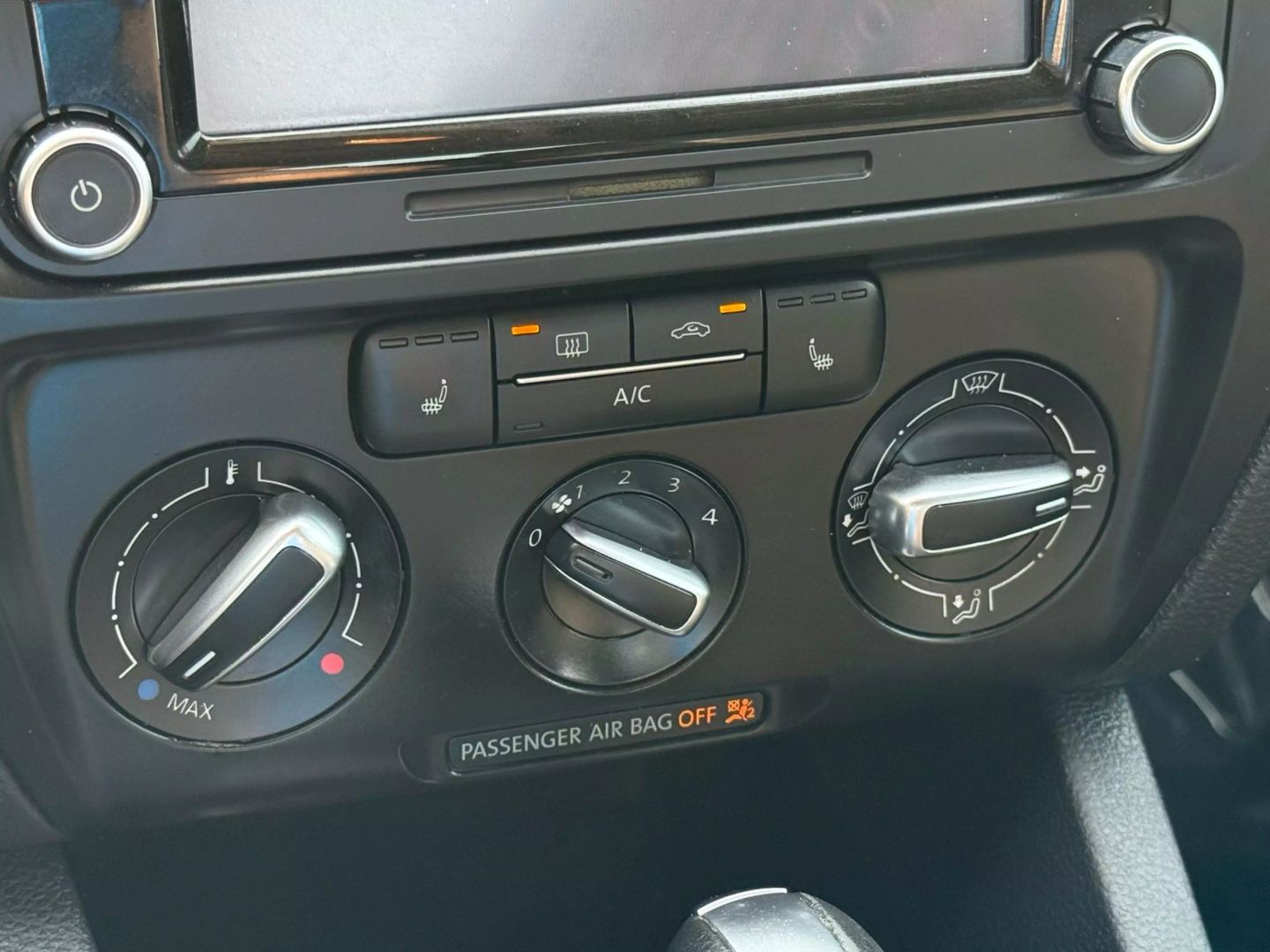 2013 Volkswagen Jetta - Image 36