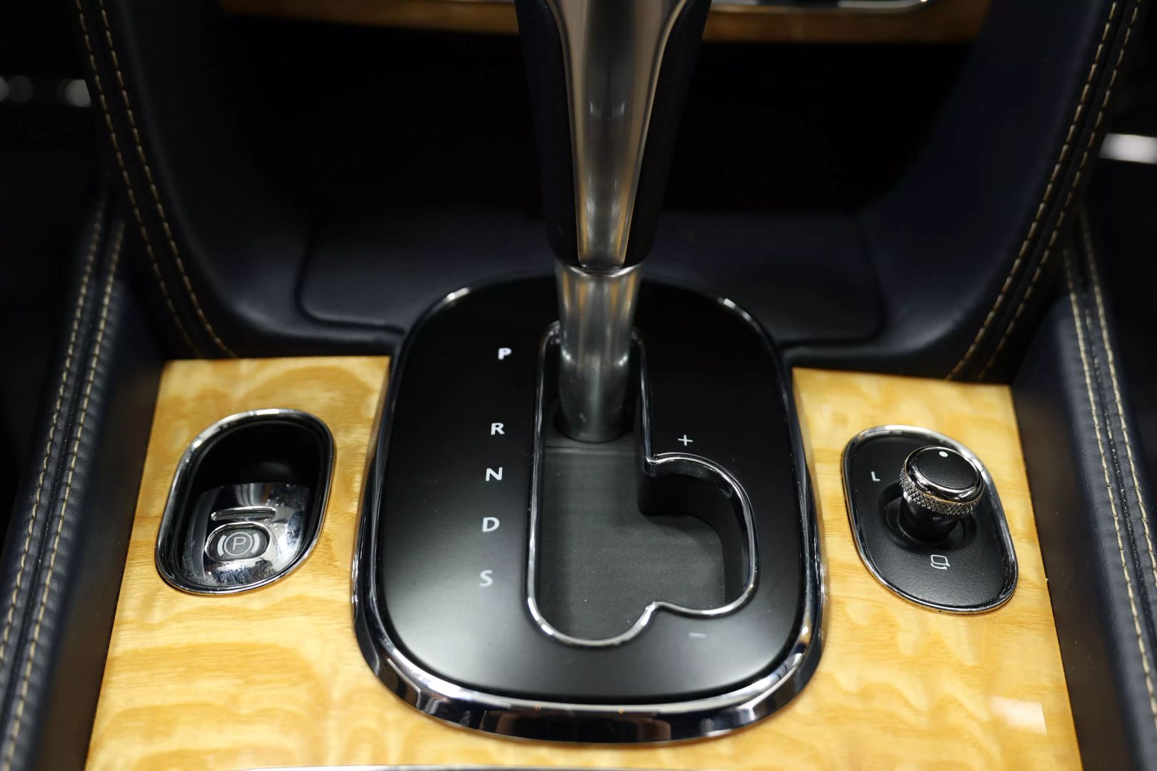 2017 Bentley Flying Spur - Image 40