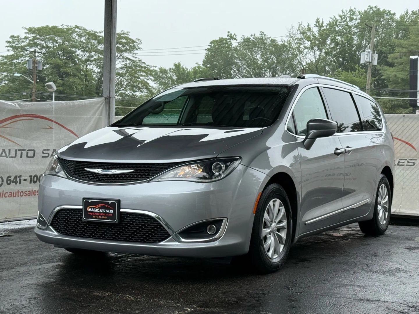 2019 Chrysler Pacifica - Image 3