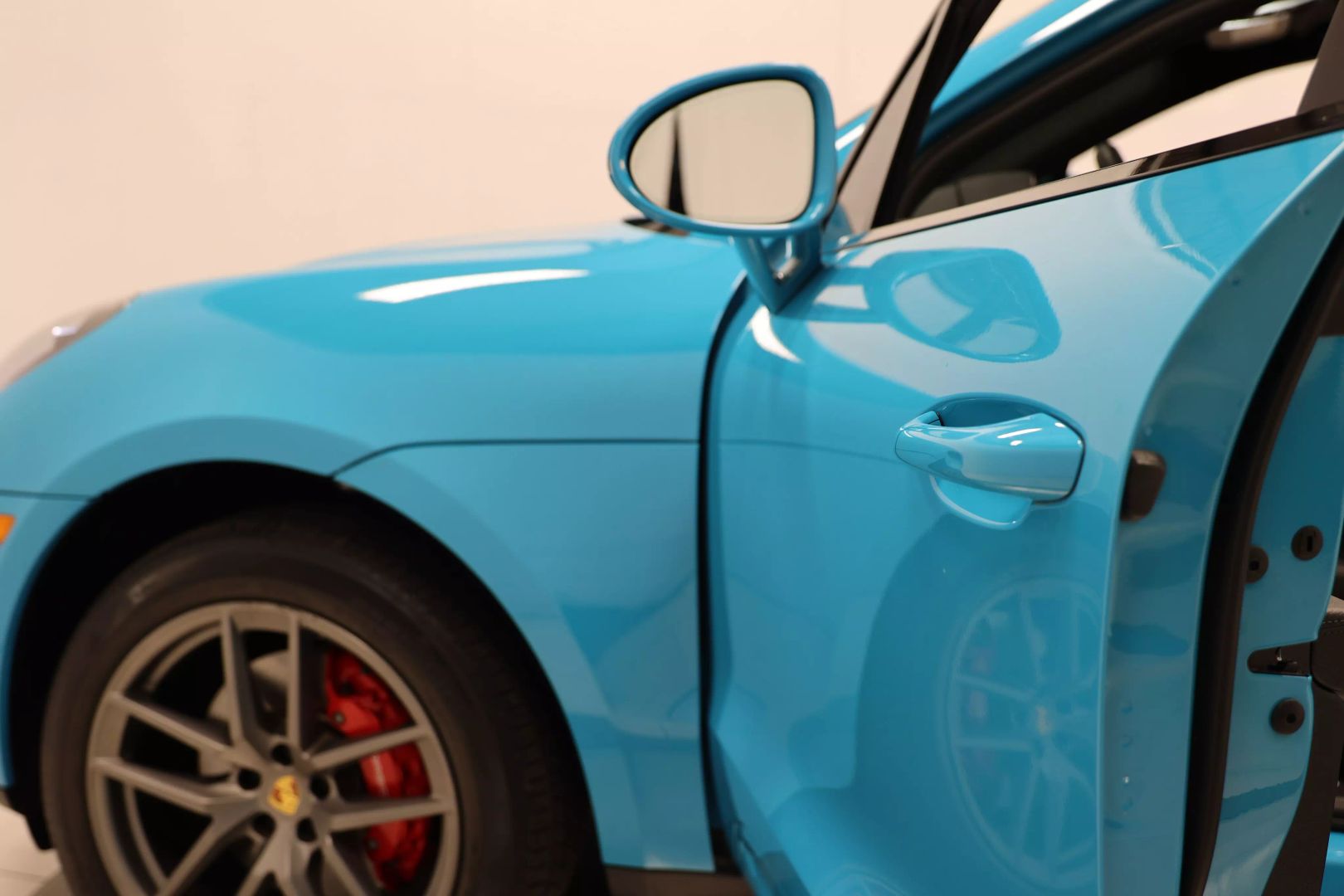 2022 Porsche Macan - Image 104