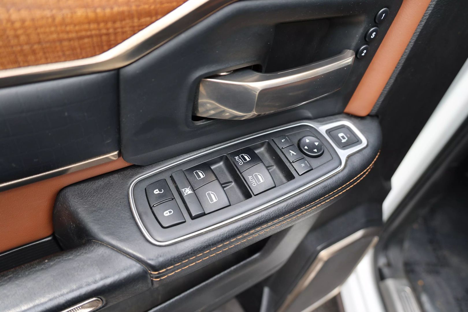 2019 Ram 2500 Crew Cab - Image 10
