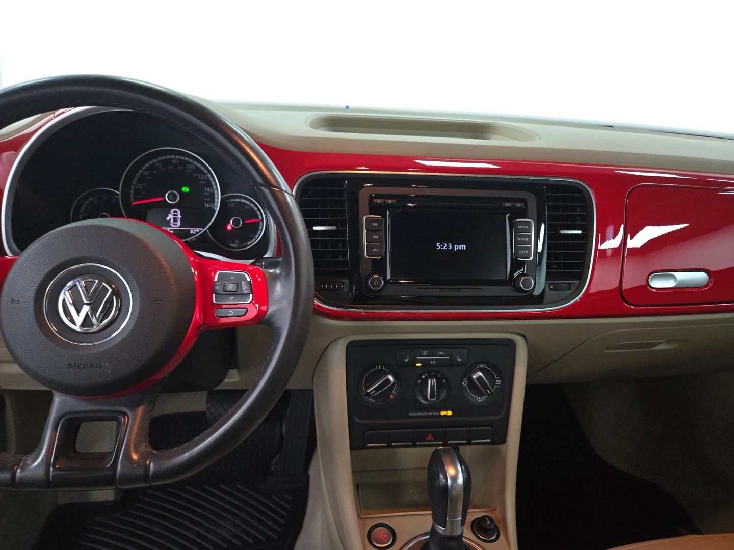 2015 Volkswagen Beetle - Image 13