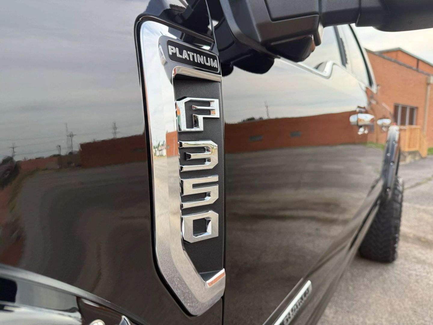2019 Ford F350 Super Duty Crew Cab - Image 10