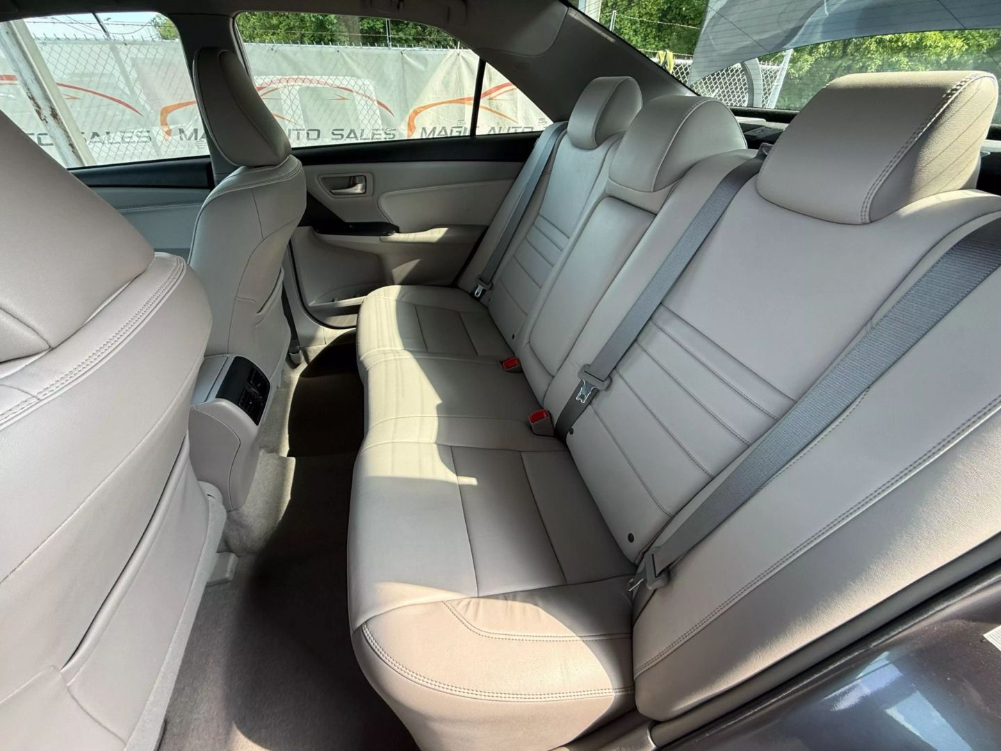 2016 Toyota Camry - Image 19