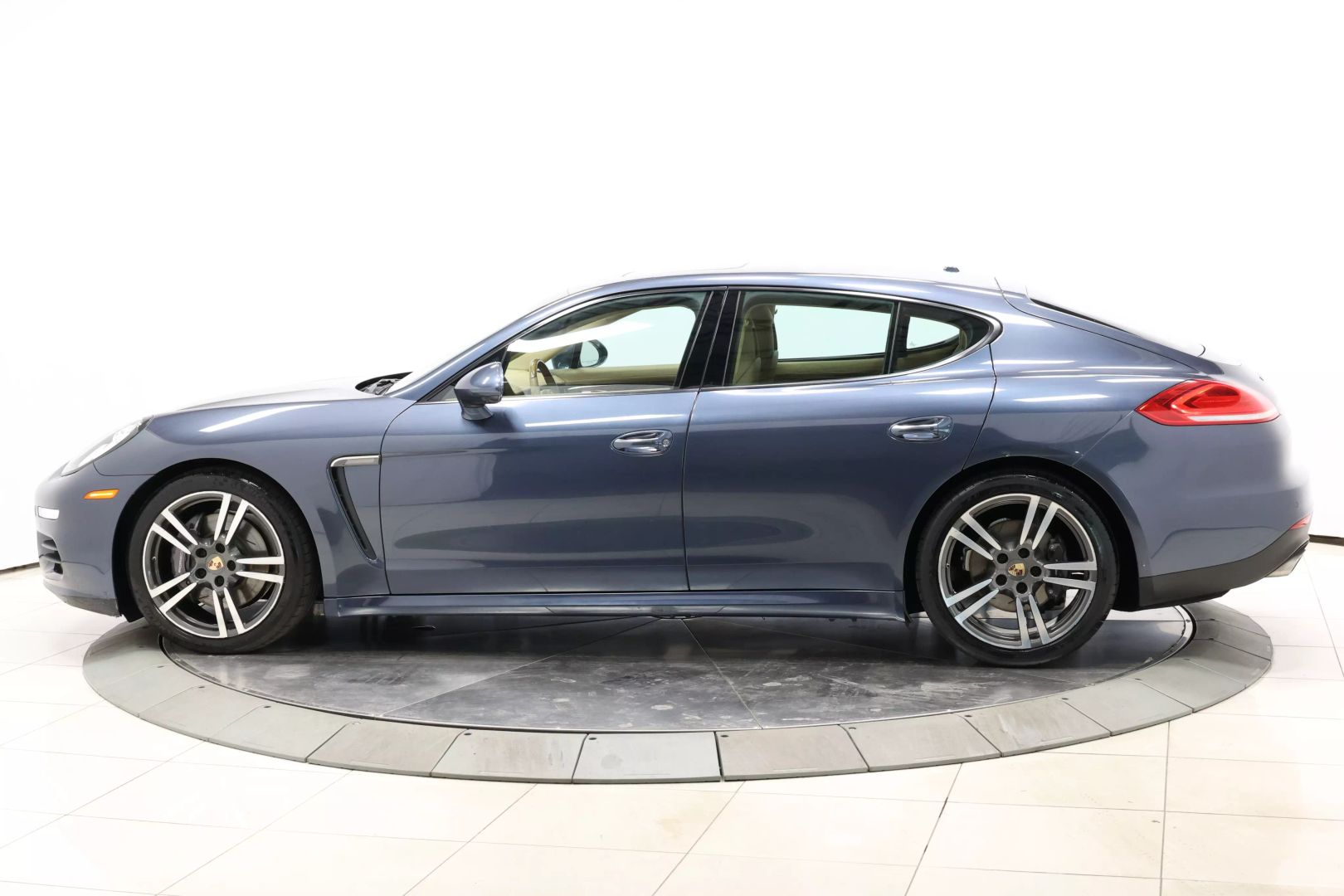 2014 Porsche Panamera - Image 6