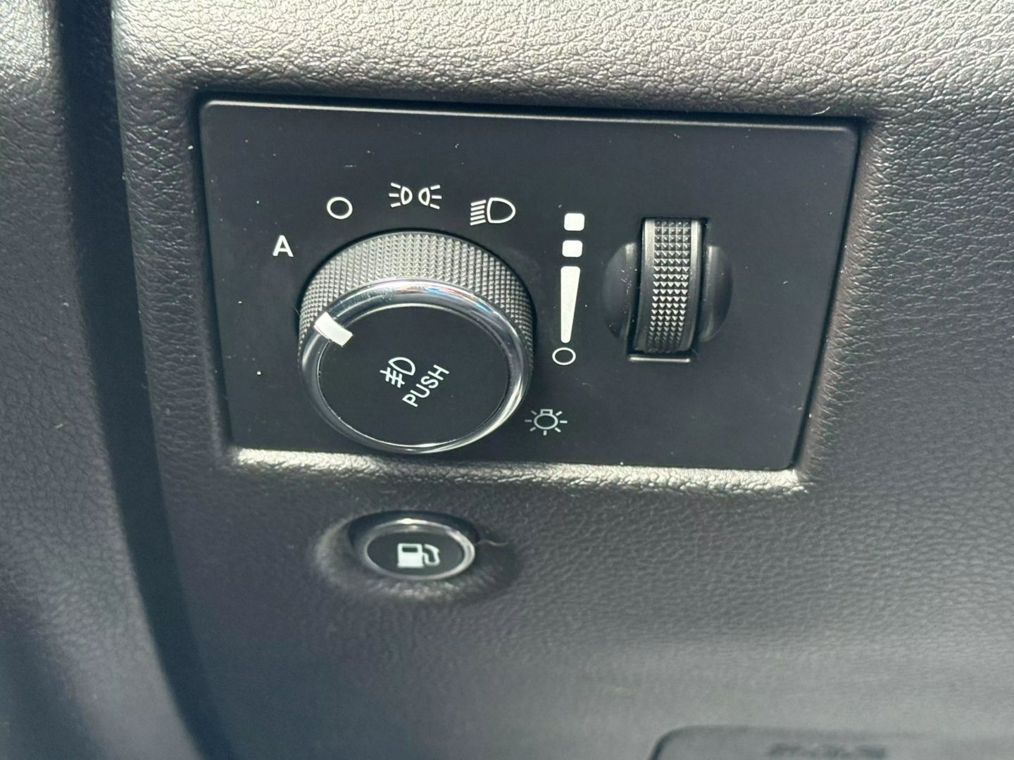 2019 Jeep Grand Cherokee - Image 46