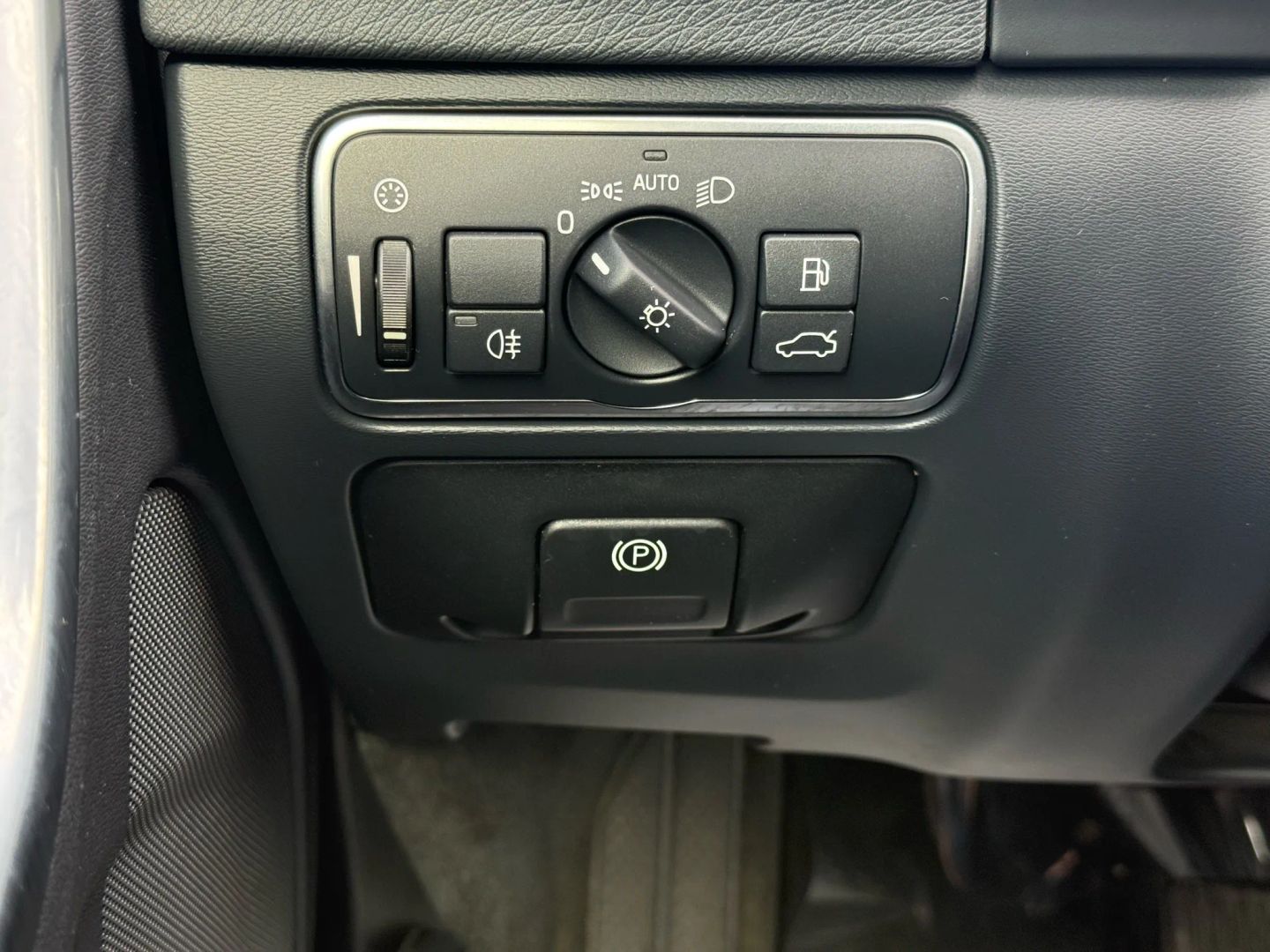 2016 Volvo S60 - Image 44