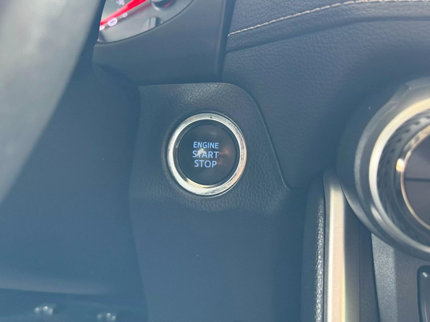 2019 Toyota Rav4 - Image 32