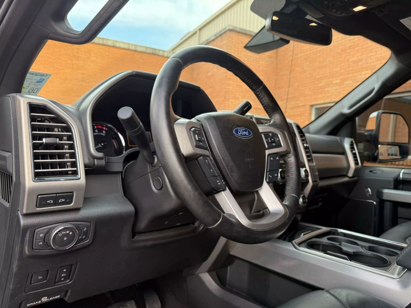 2019 Ford F350 Super Duty Crew Cab - Image 25