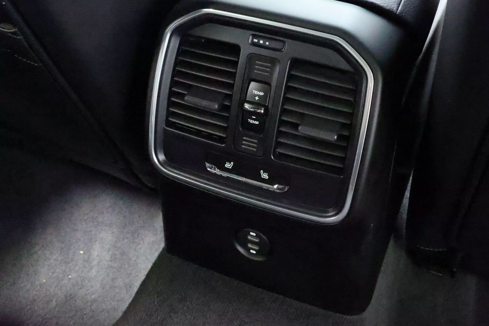 2022 Porsche Macan - Image 74