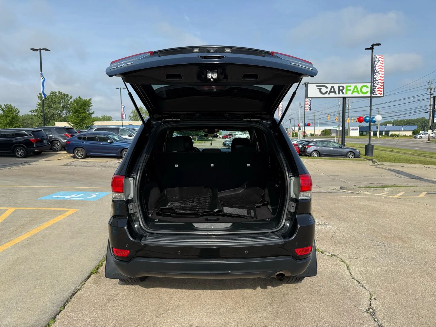 2018 Jeep Grand Cherokee - Image 11