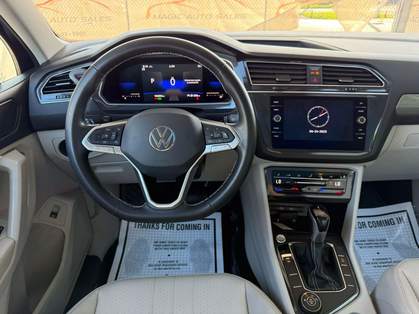2022 Volkswagen Tiguan - Image 32