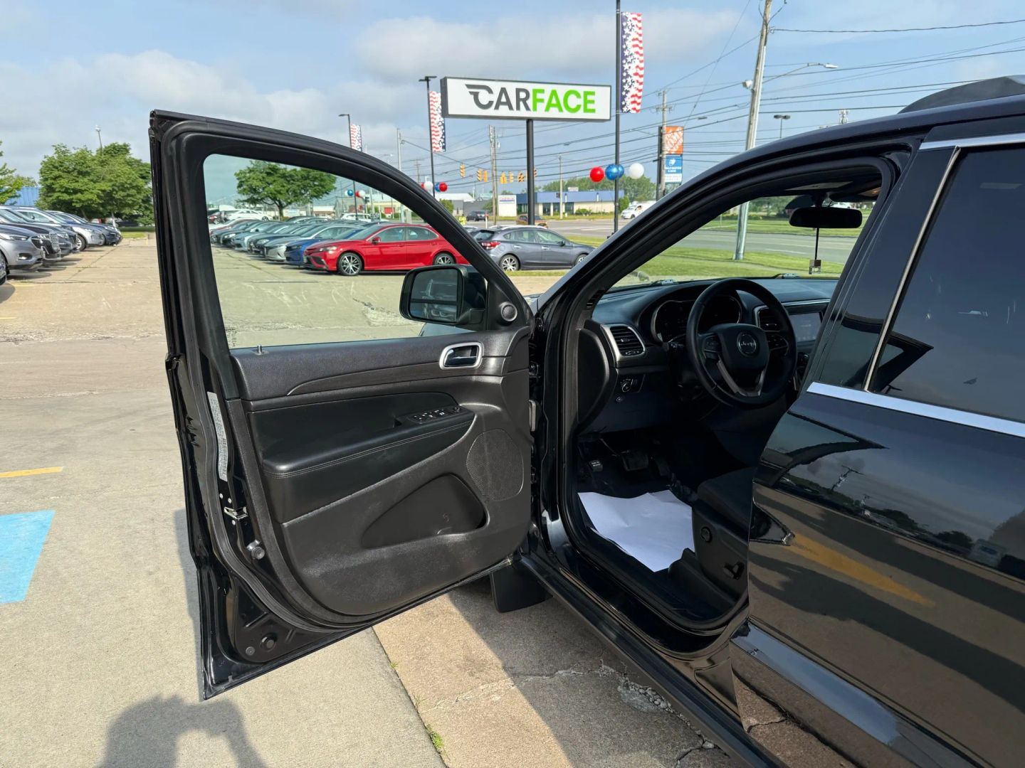 2018 Jeep Grand Cherokee - Image 16
