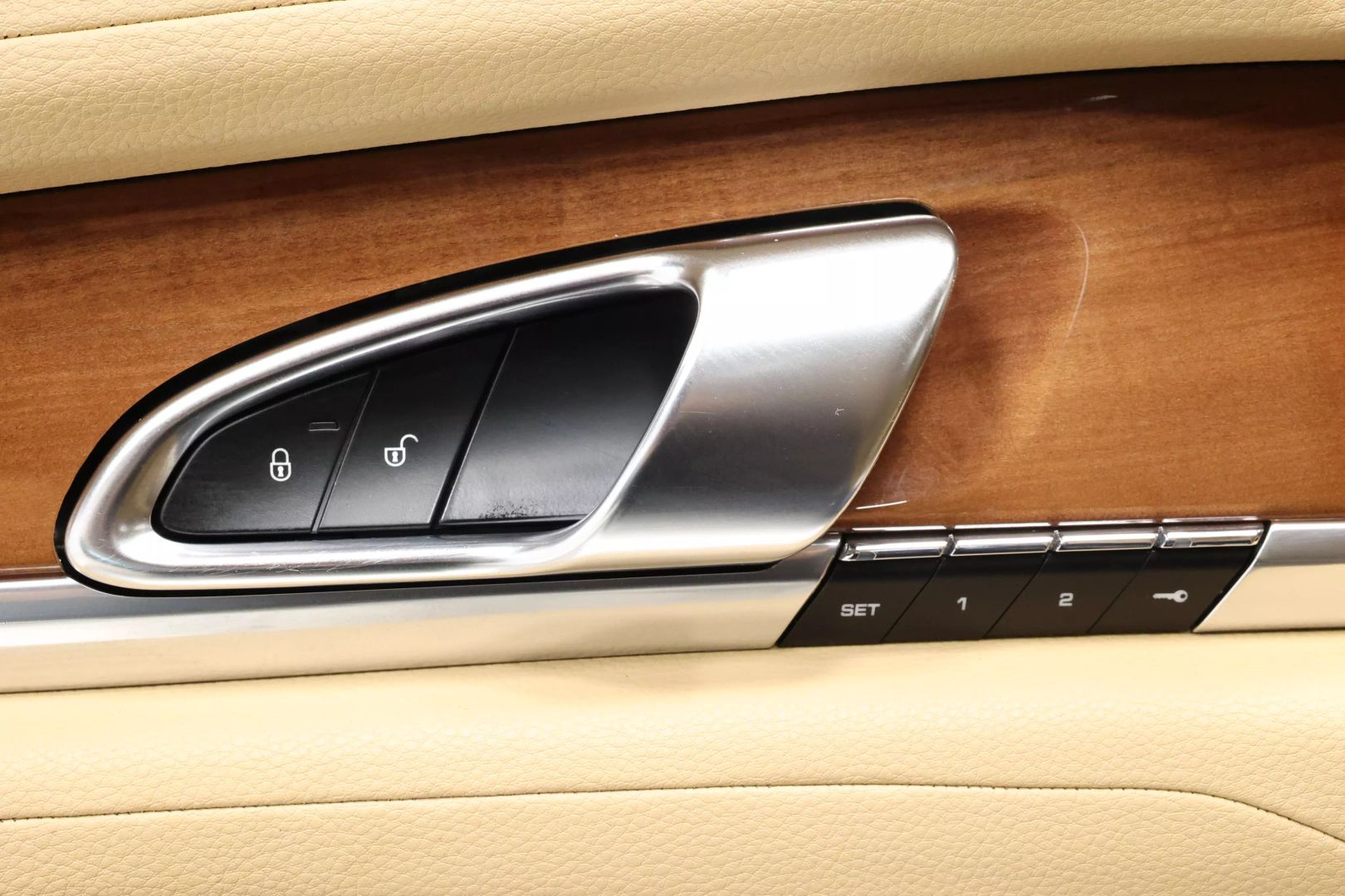 2014 Porsche Panamera - Image 11