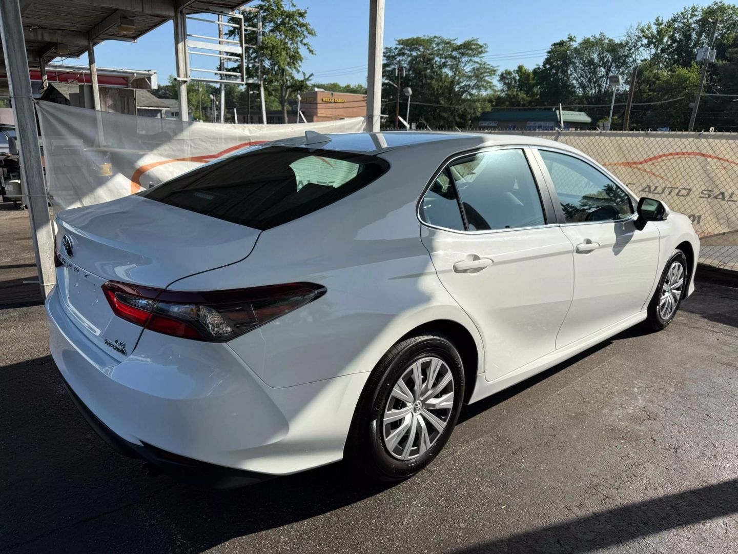 2022 Toyota Camry Hybrid - Image 12