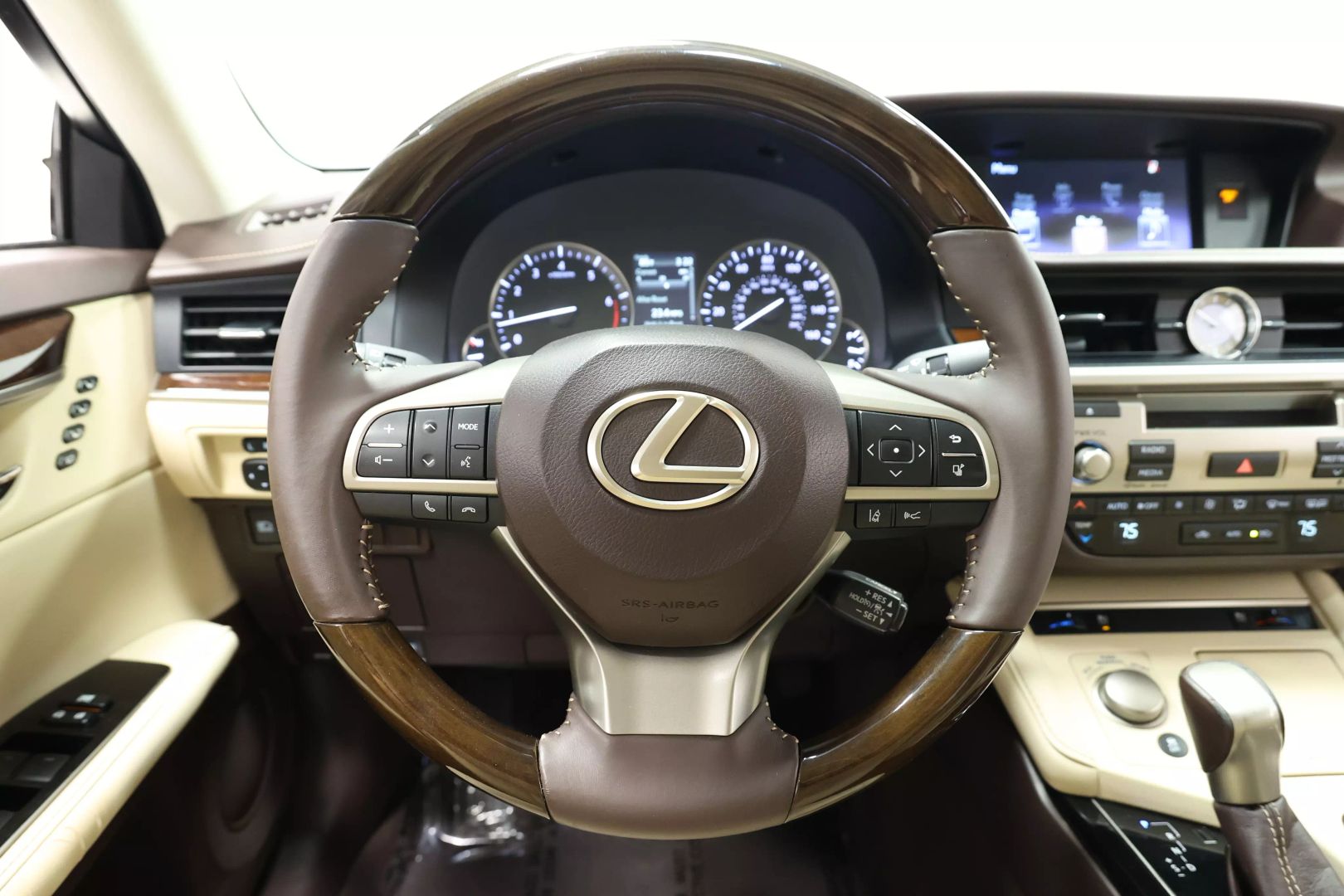 2016 Lexus Es - Image 20