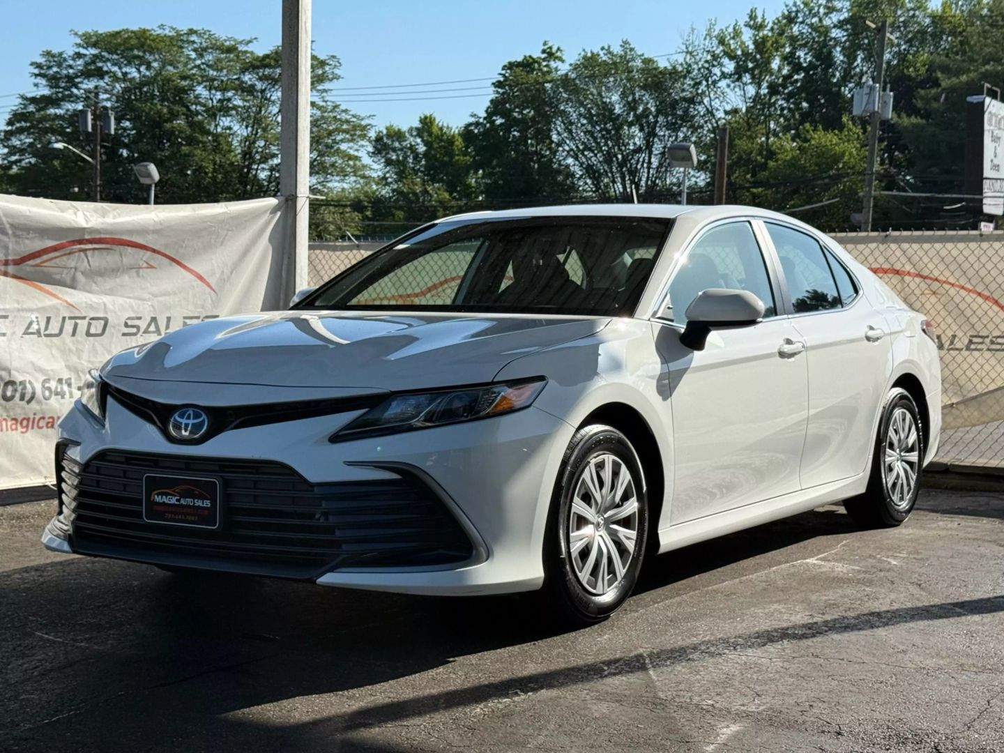 2022 Toyota Camry Hybrid - Image 3