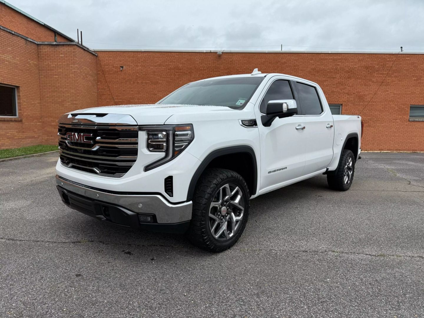 2024 Gmc Sierra 1500 Crew Cab - Image 3