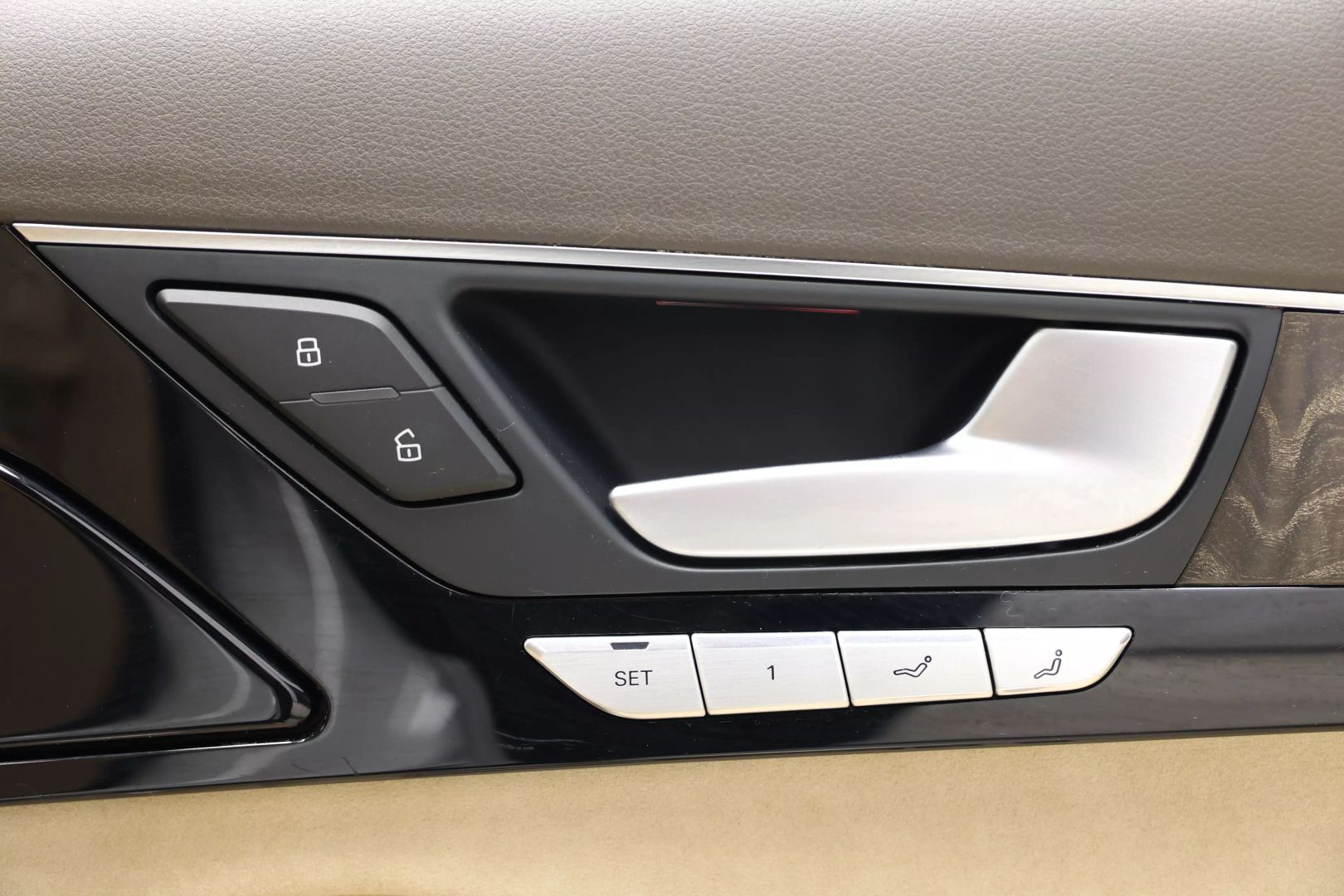 2015 Audi A8 - Image 75