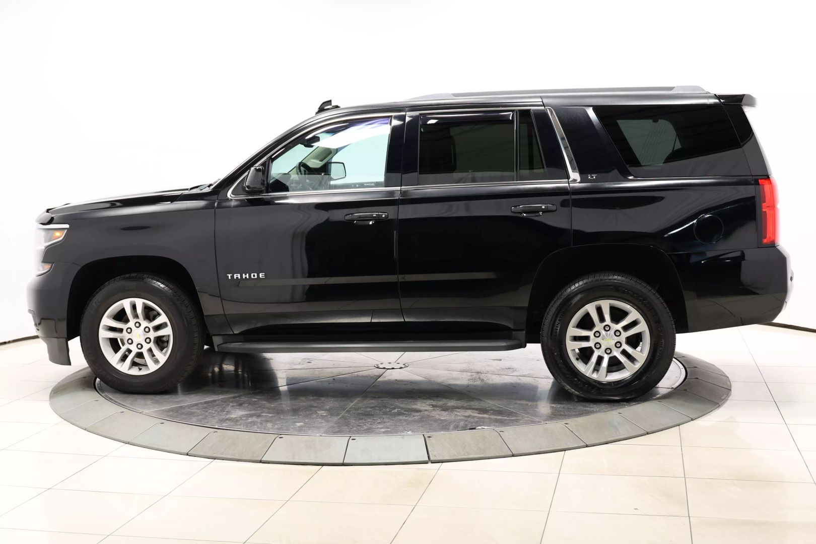 2016 Chevrolet Tahoe - Image 6