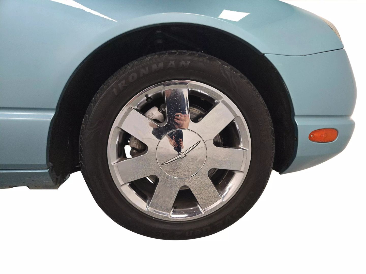 2002 Ford Thunderbird - Image 22