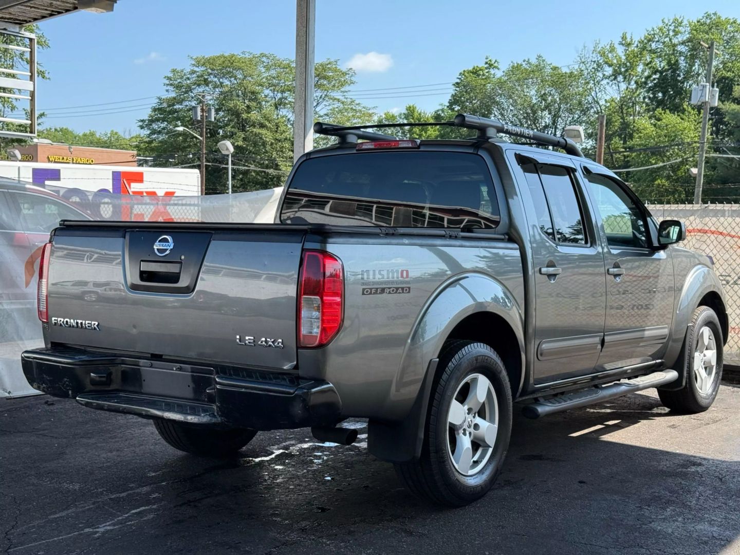 2005 Nissan Frontier Crew Cab - Image 11