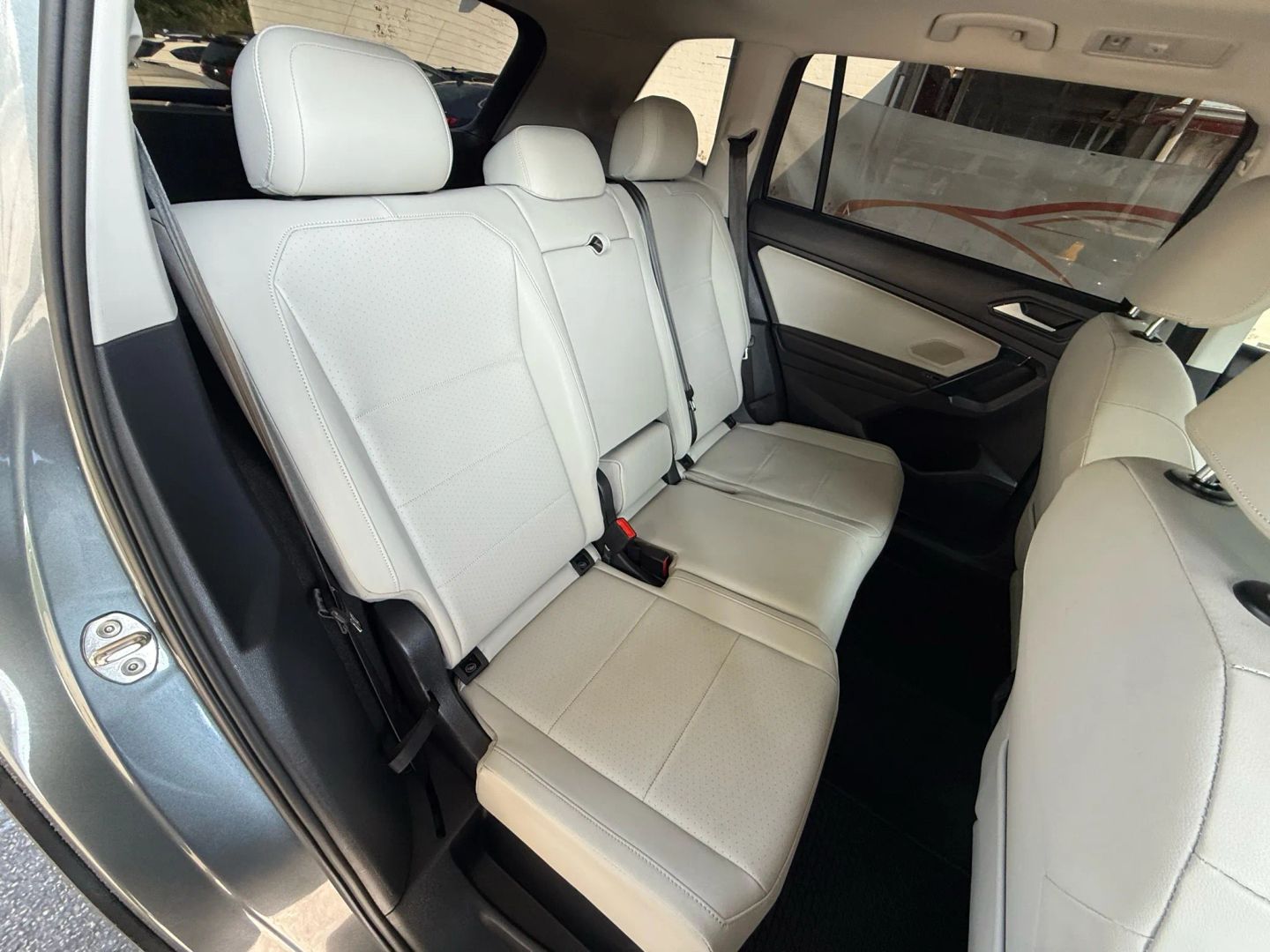 2019 Volkswagen Tiguan - Image 21
