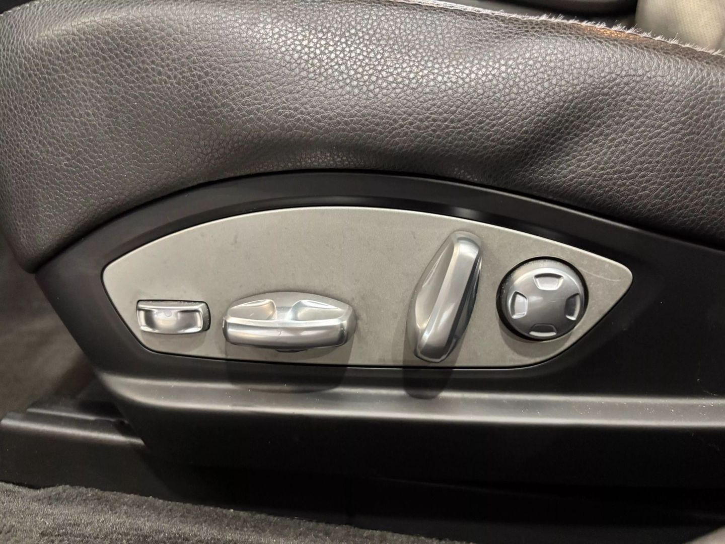 2014 Porsche Panamera S E-hybrid Sedan 4d - Image 11