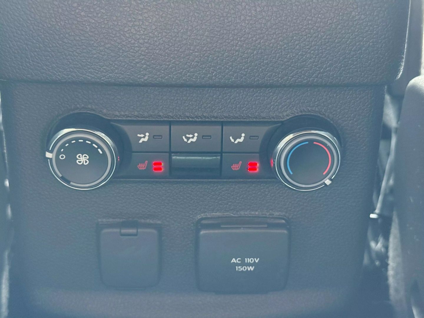 2015 Ford Explorer - Image 28