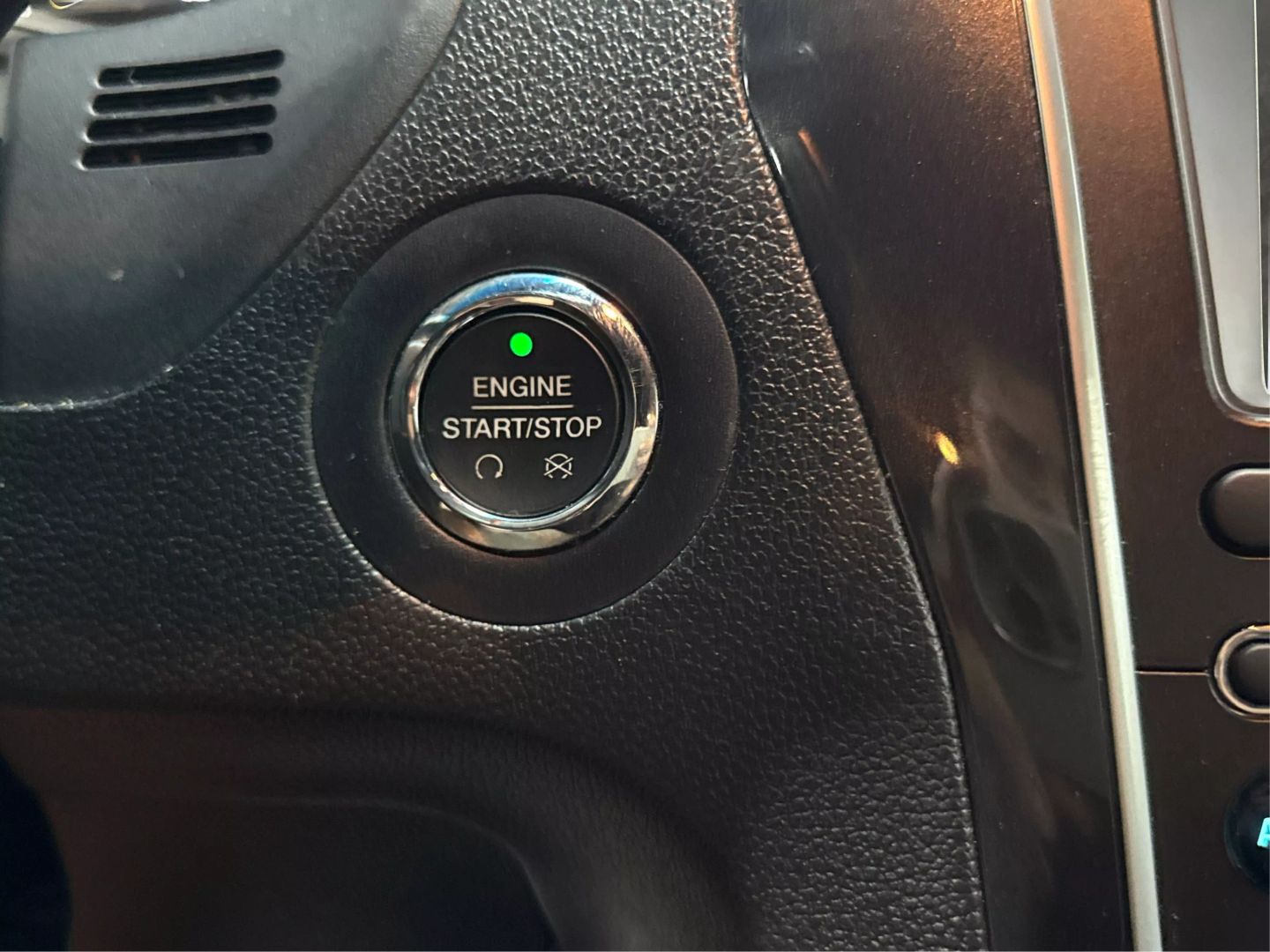2016 Ford Explorer - Image 25