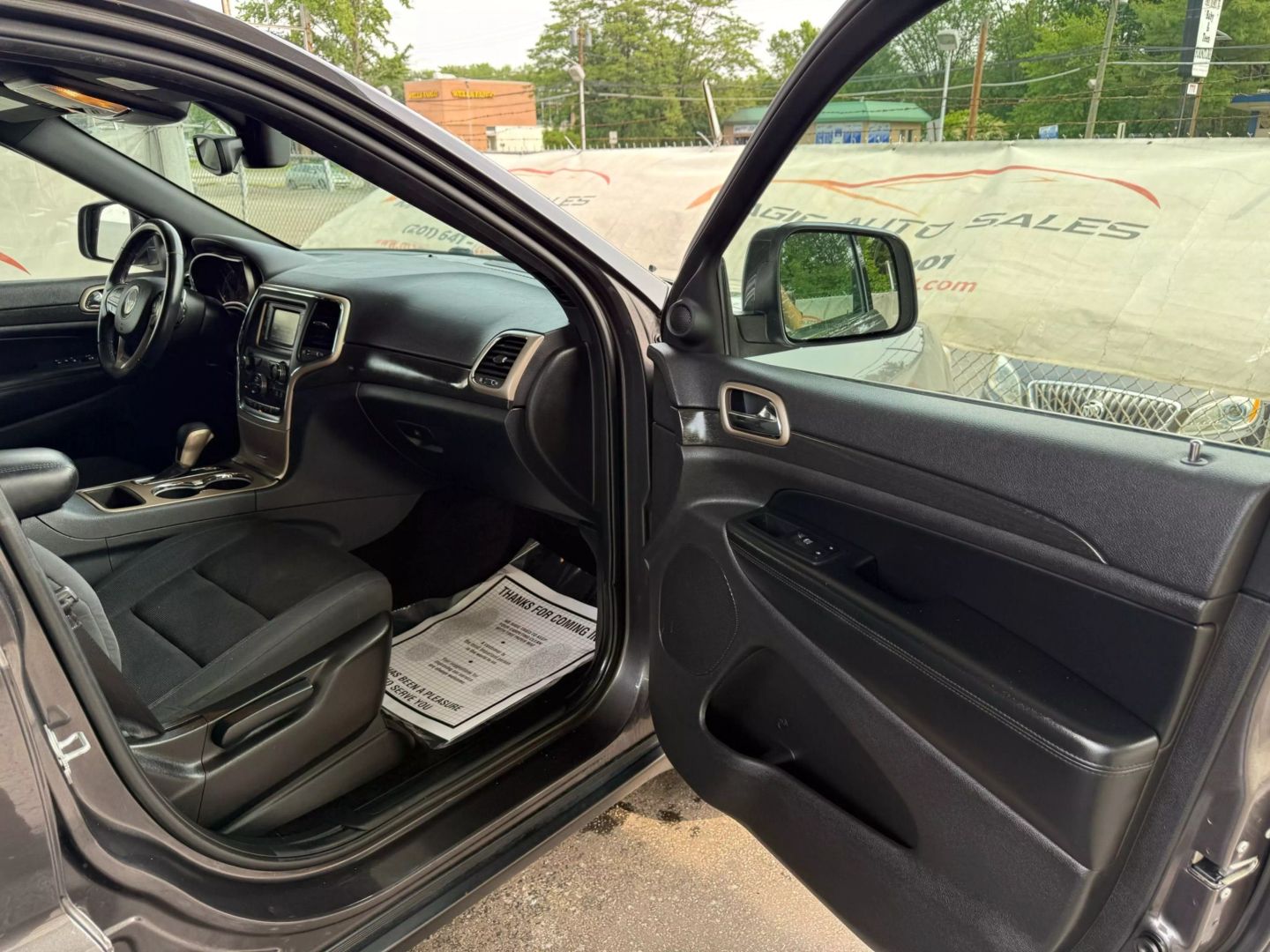2017 Jeep Grand Cherokee - Image 24