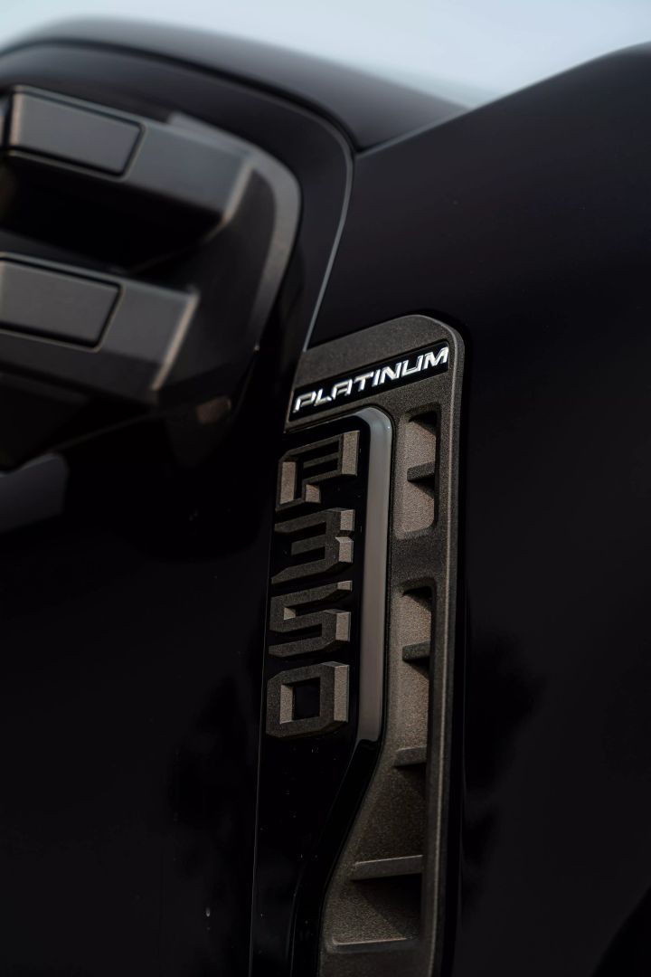 2024 Ford F350 Super Duty Crew Cab - Image 13
