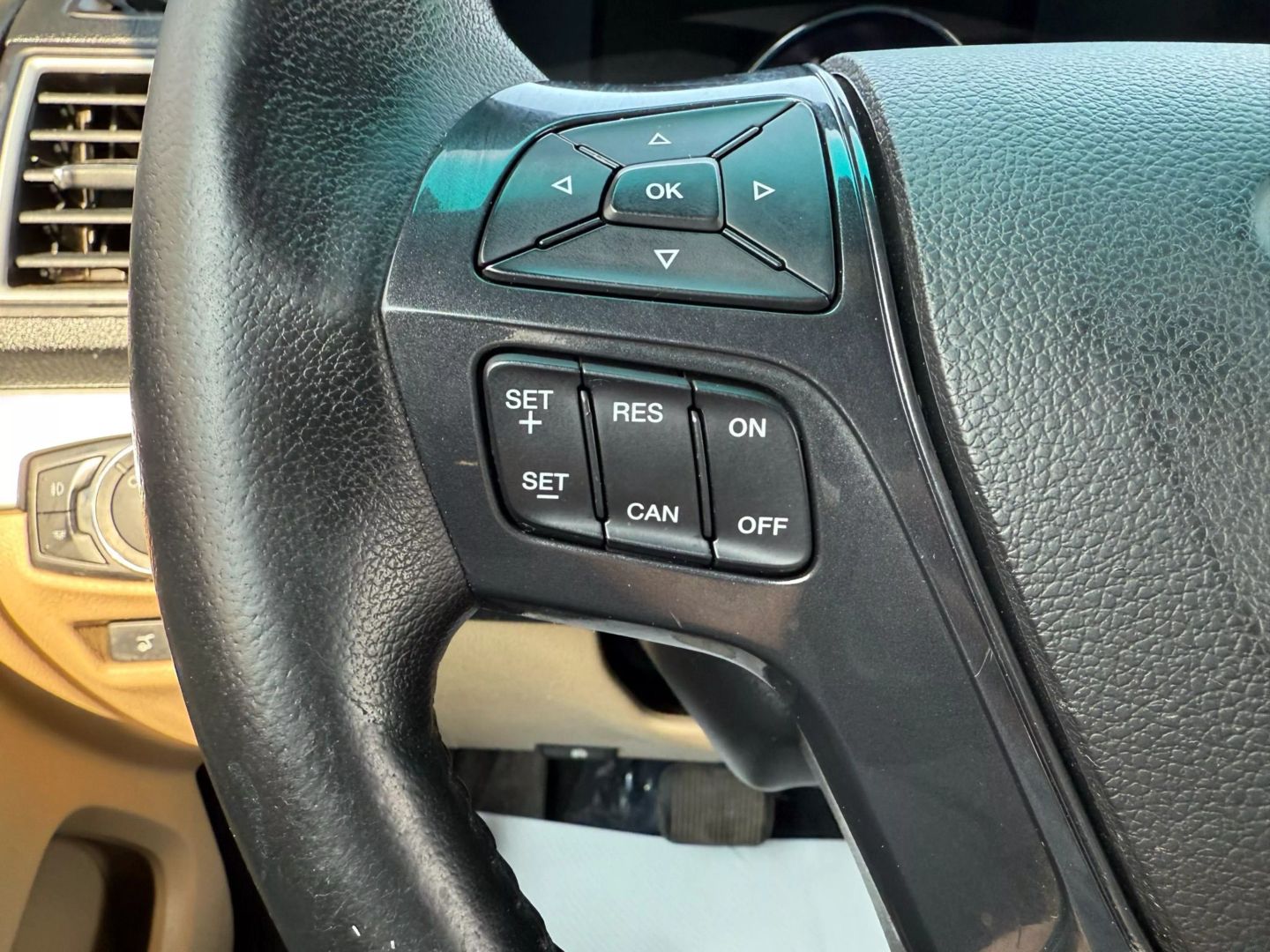 2016 Ford Explorer - Image 30