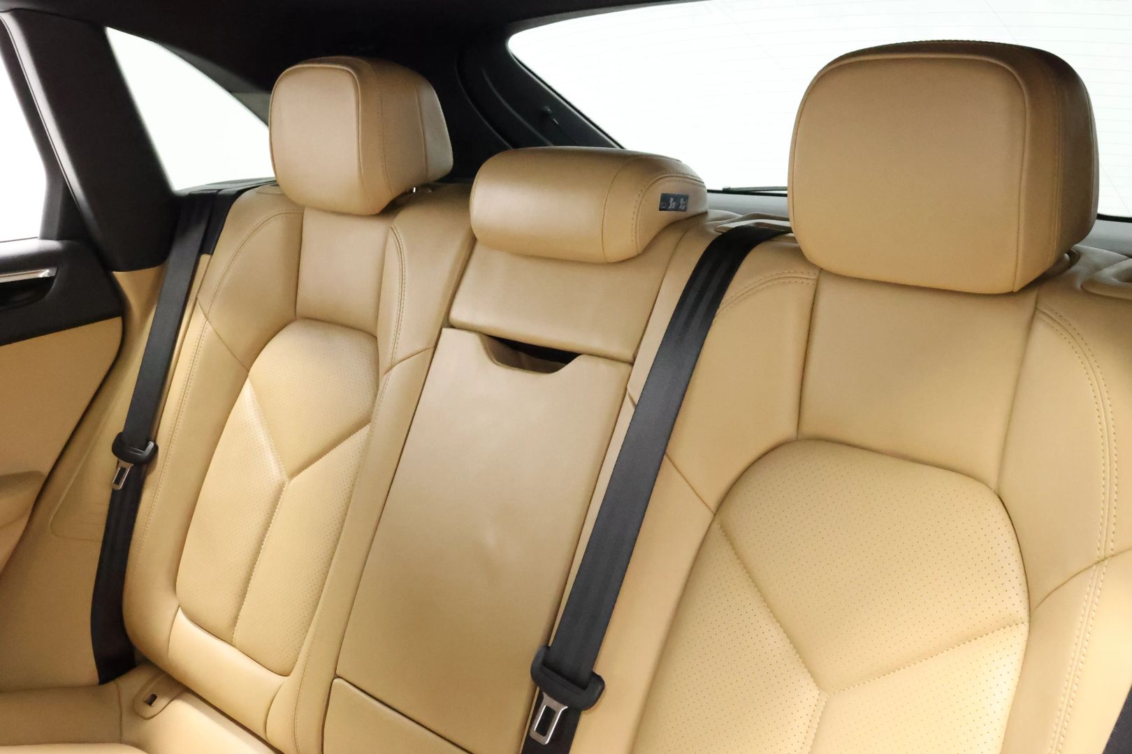 2017 Porsche Macan - Image 55