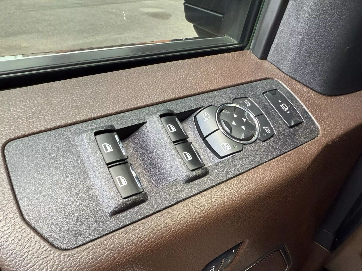 2018 Ford F250 Super Duty Crew Cab - Image 28