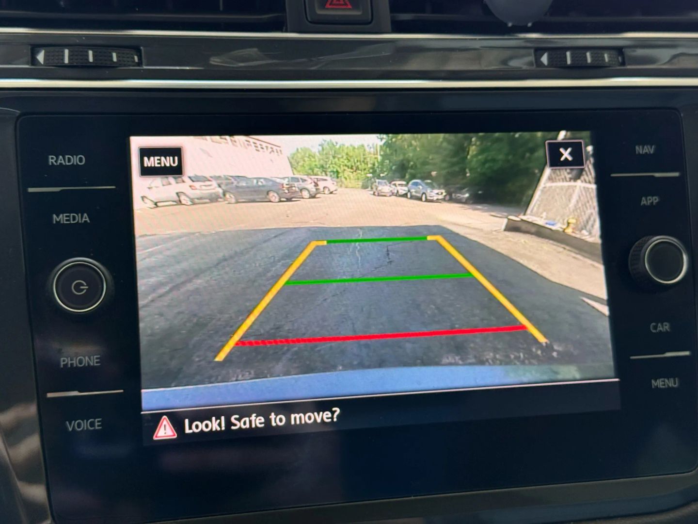 2020 Volkswagen Tiguan - Image 38