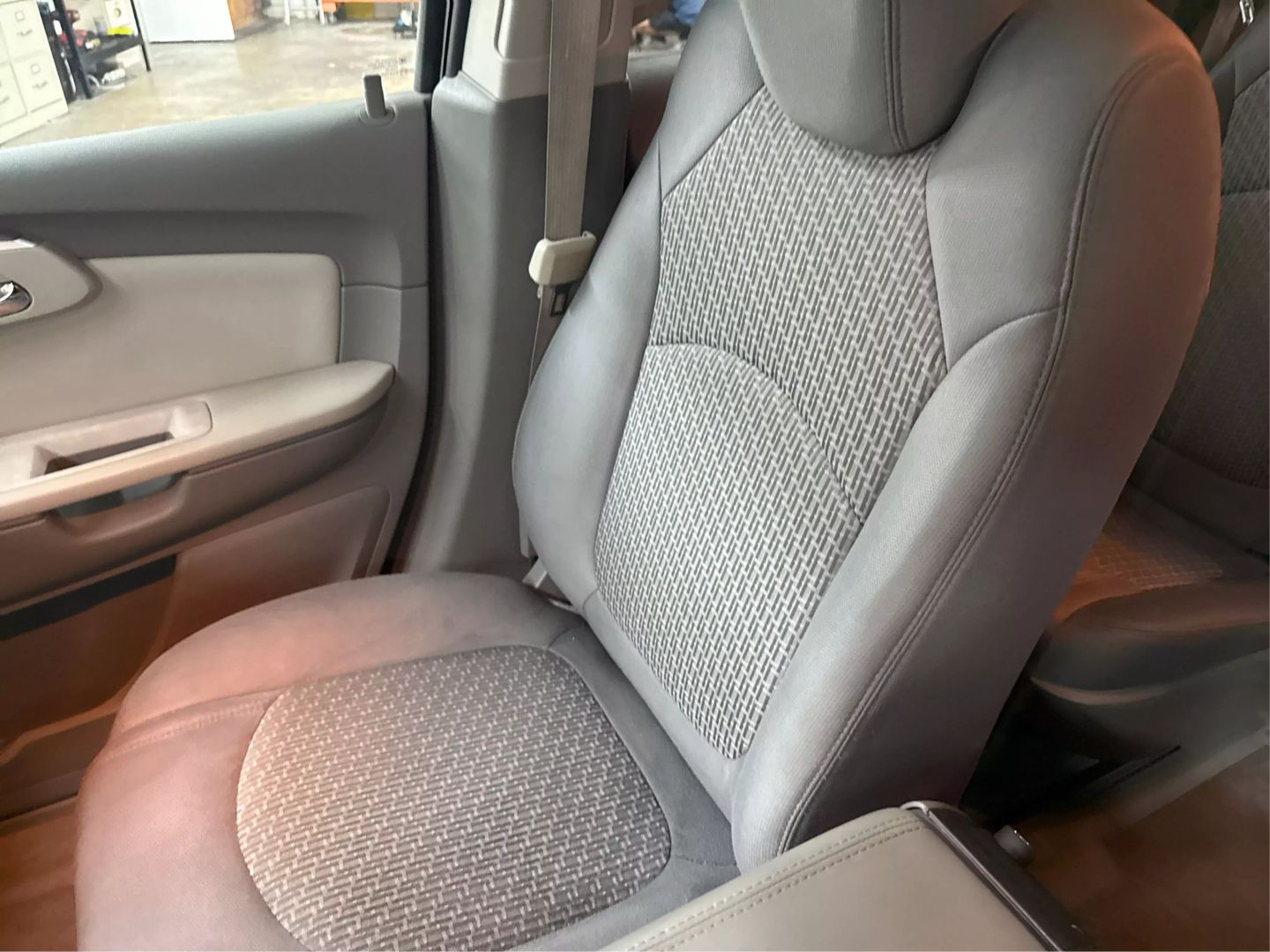 2011 Chevrolet Traverse - Image 30