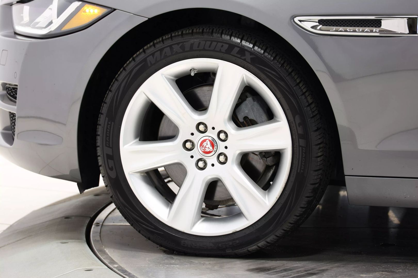 2019 Jaguar Xe - Image 102