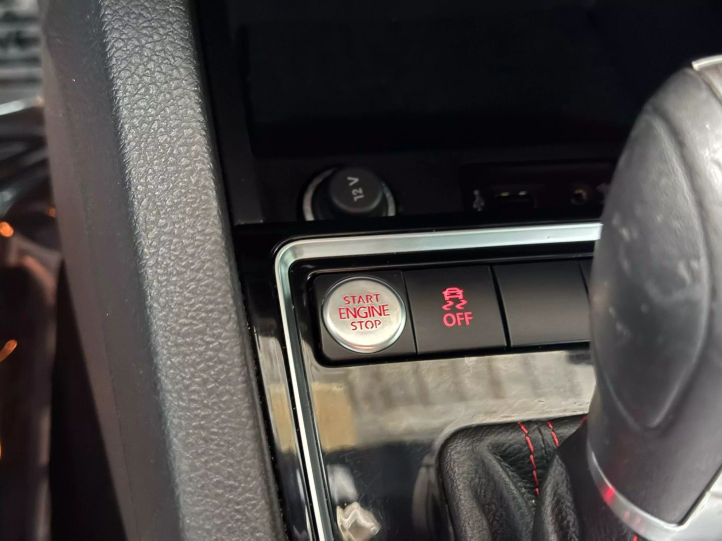 2017 Volkswagen Jetta - Image 31