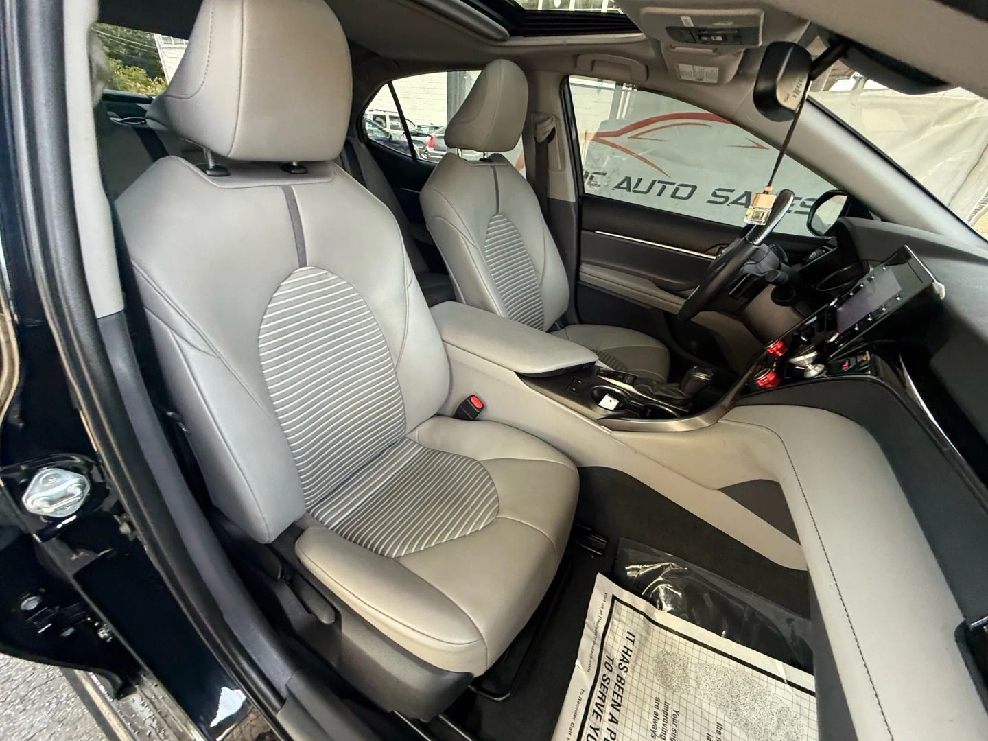 2022 Toyota Camry - Image 26