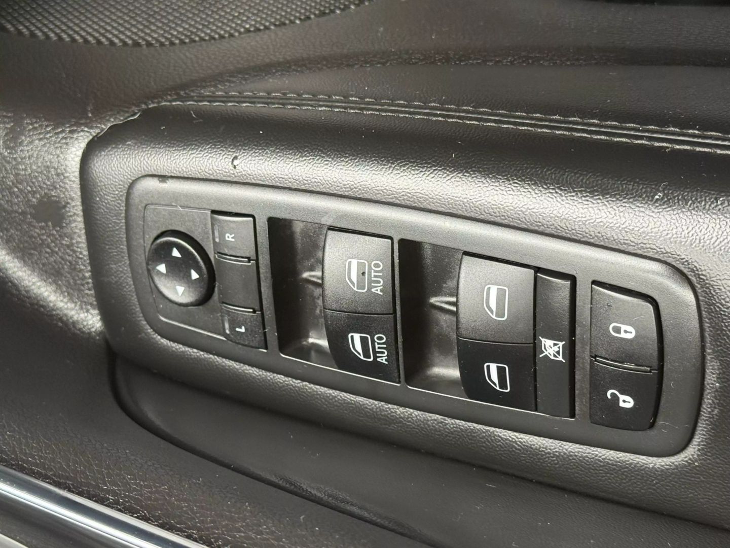 2019 Jeep Grand Cherokee - Image 47