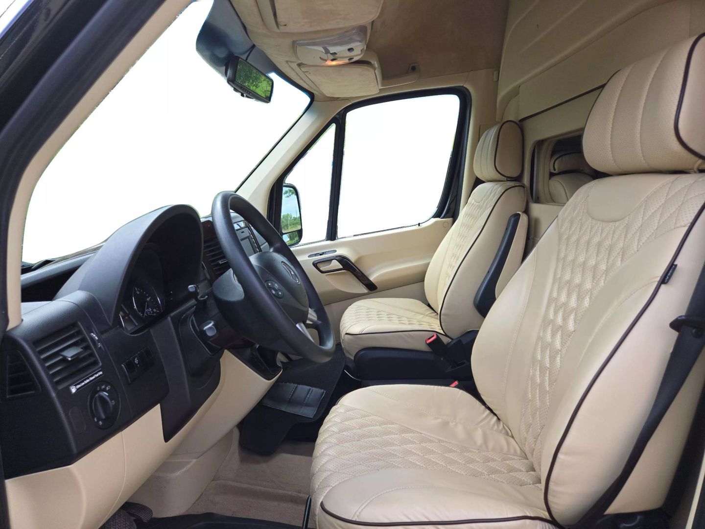 2017 Mercedes-benz Sprinter 2500 Cargo - Image 9