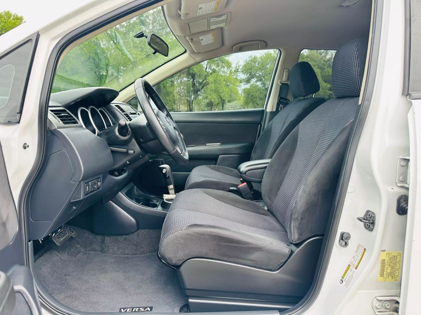 2010 Nissan Versa - Image 13