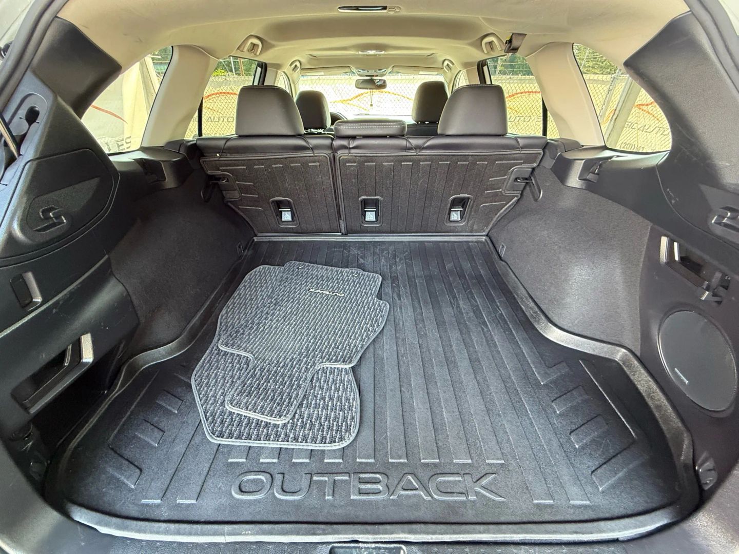 2018 Subaru Outback - Image 20