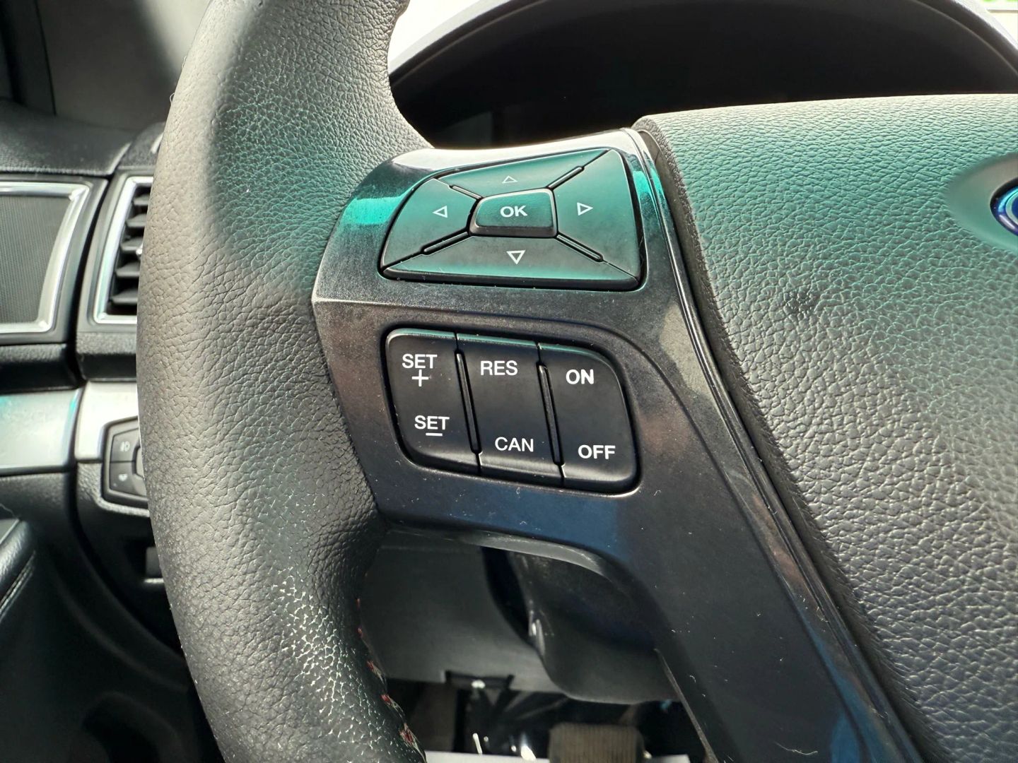 2017 Ford Explorer - Image 34