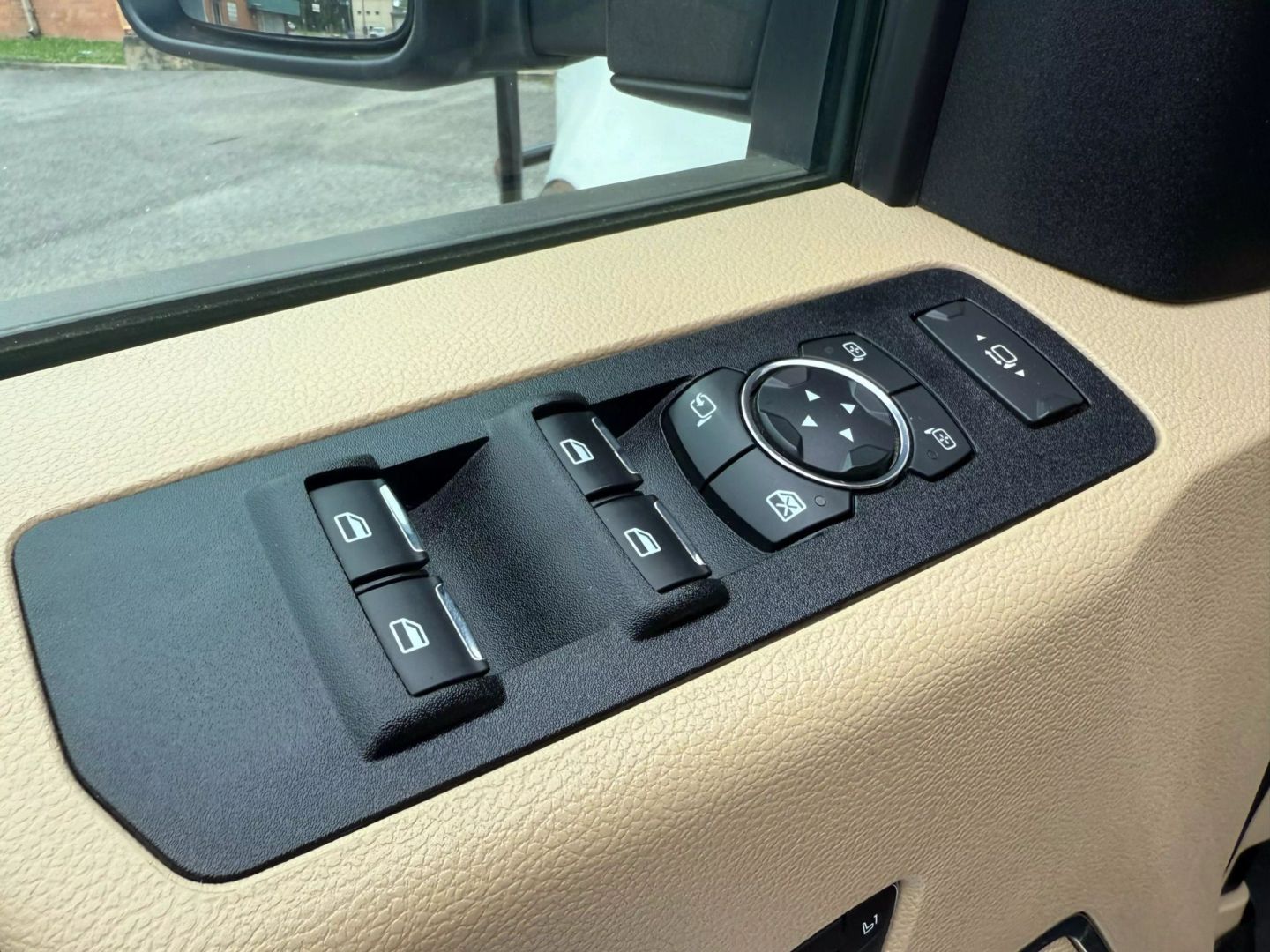 2021 Ford F250 Super Duty Crew Cab - Image 13
