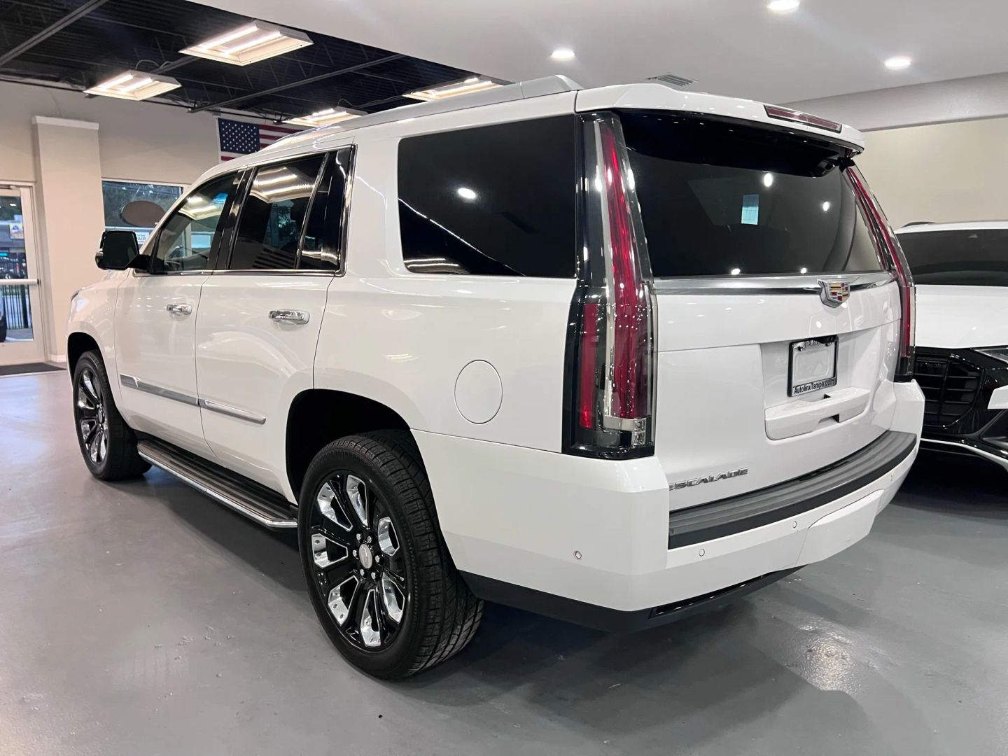 2019 Cadillac Escalade Luxury Sport Utility 4d - Image 6